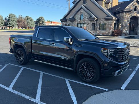 Used 2022 GMC Sierra 1500 Denali Ultimate AWD/4WD image 4