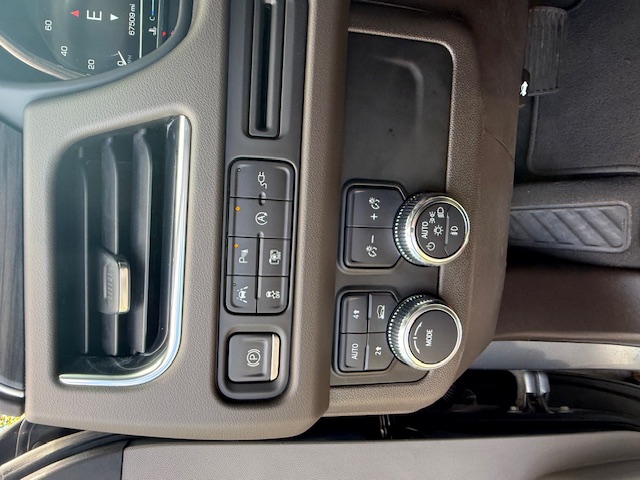 Used 2022 GMC Yukon XL SLT w/ SLT Premium Package AWD/4WD image 19