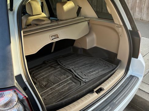 Used 2012 Land Rover LR2 HSE LUX w/ HSE Lux Pkg image 9