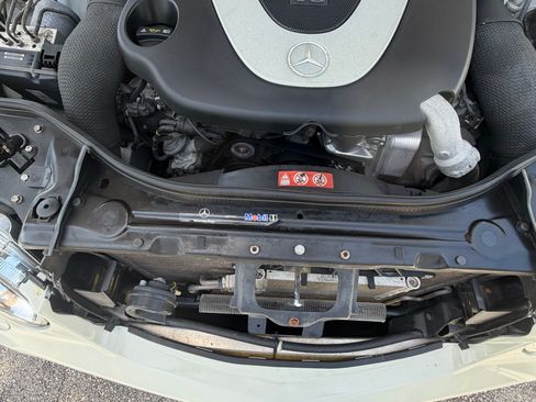 Used 2009 Mercedes-Benz E 550 Sedan image 30