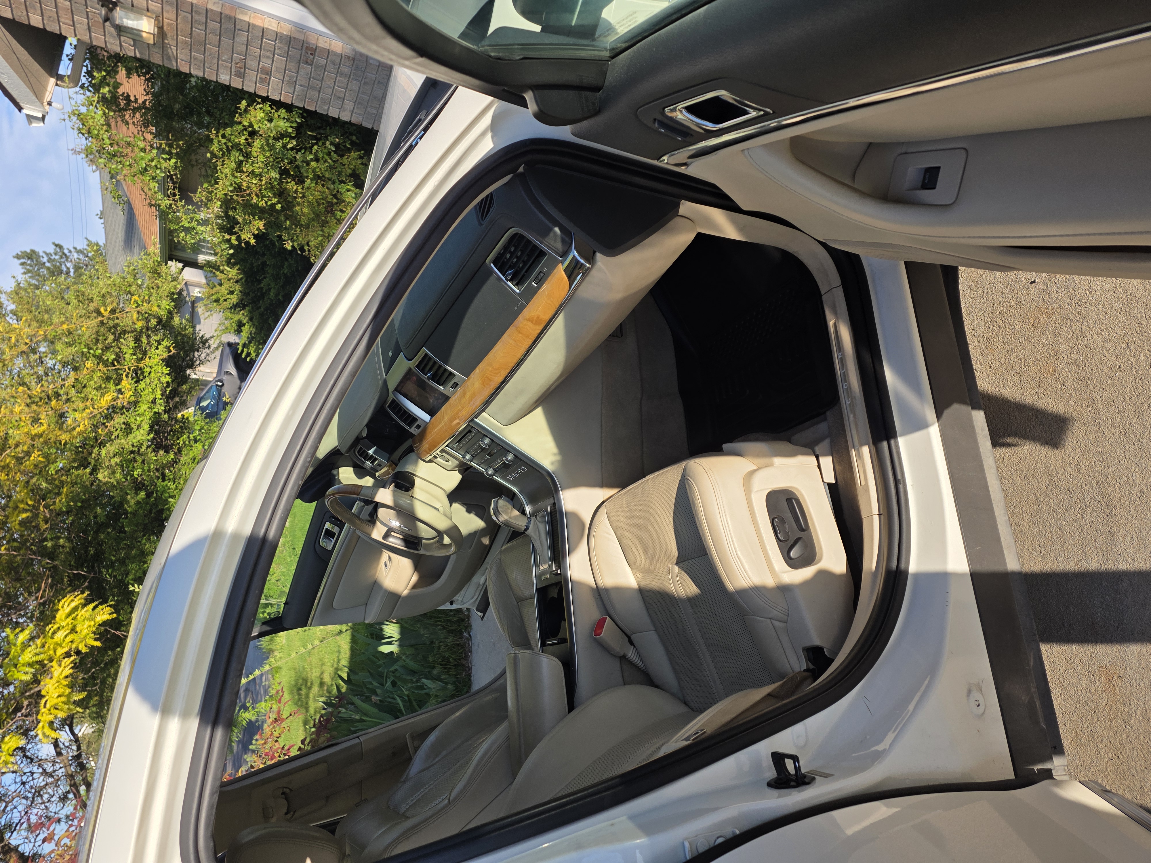 Used 2012 Lincoln MKS AWD image 5