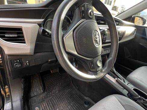Used 2015 Toyota Corolla LE image 10