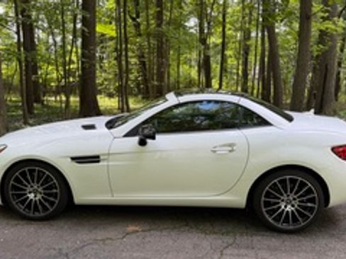 Used 2020 Mercedes-Benz SLC 300 image 2