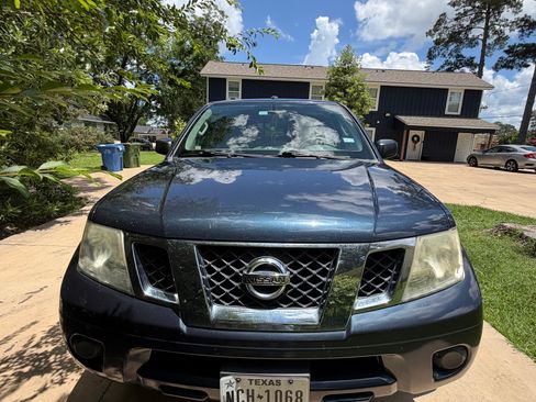 Used 2015 Nissan Frontier SV RWD image 2