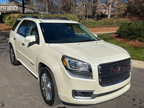 Used 2014 GMC Acadia Denali image 2