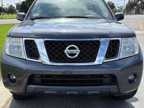 Used 2012 Nissan Pathfinder SV RWD image 2