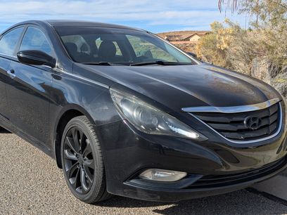 Used 2013 Hyundai Sonata SE w/ Navigation & Sunroof Pkg