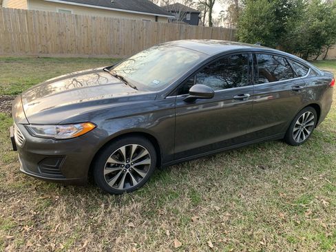 Used 2019 Ford Fusion SE image 4