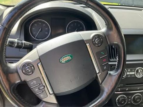 Used 2013 Land Rover LR2 HSE AWD/4WD image 9