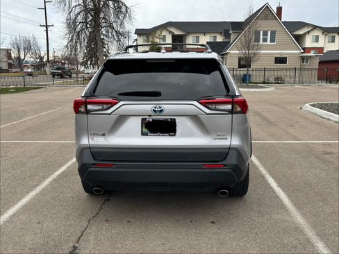 Used 2021 Toyota RAV4 XLE w/ XLE Grade Weather Package image 8