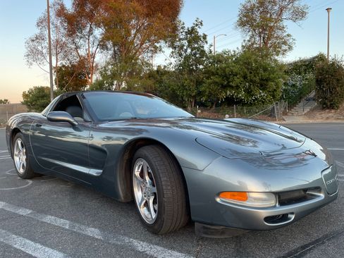 Used 2004 Chevrolet Corvette Coupe w/ Preferred Equipment Group RWD image 12