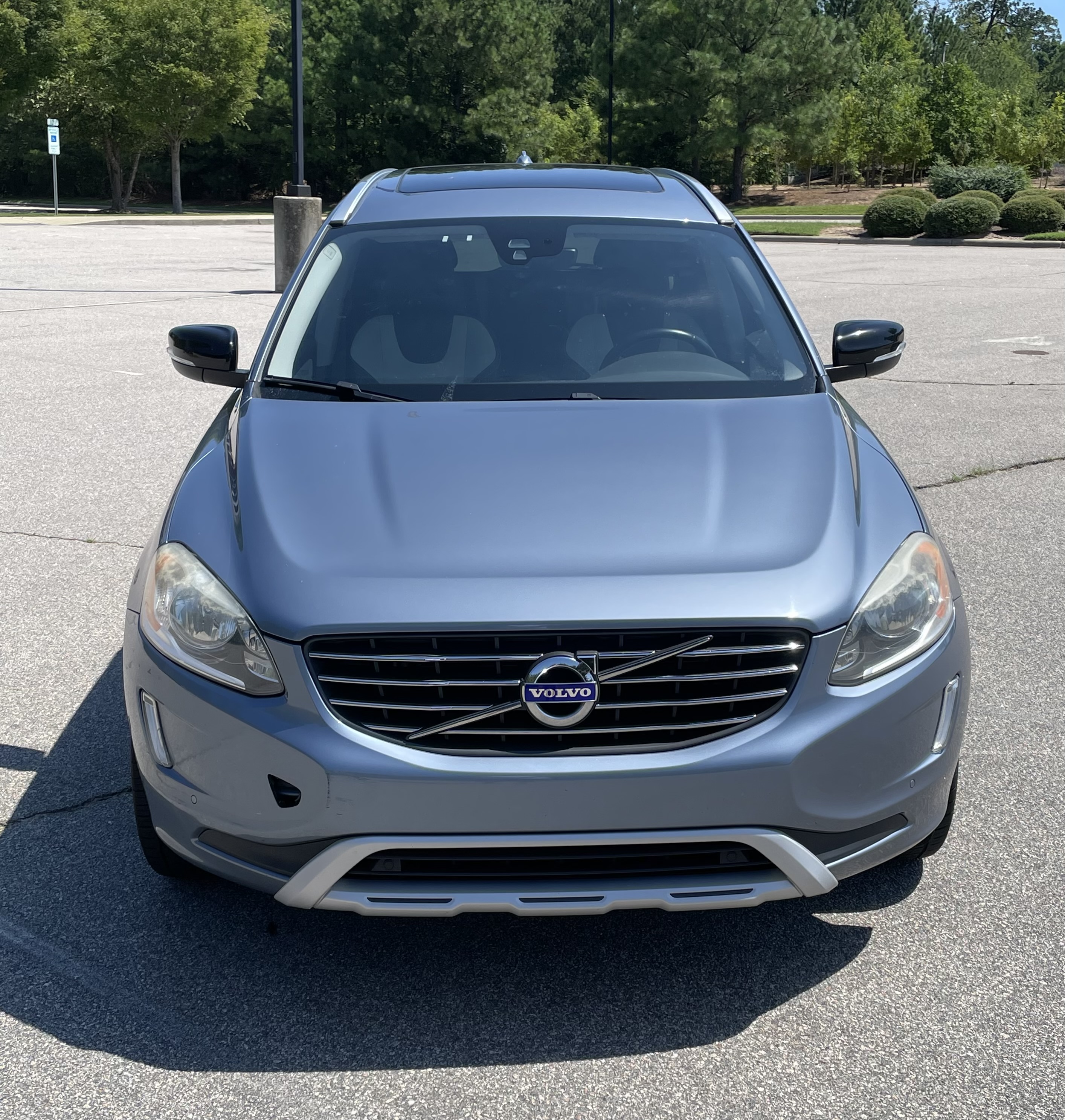 Used 2017 Volvo XC60 T5 Dynamic w/ Preferred Option Package FWD image 5