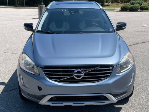 Used 2017 Volvo XC60 T5 Dynamic w/ Preferred Option Package FWD image 5