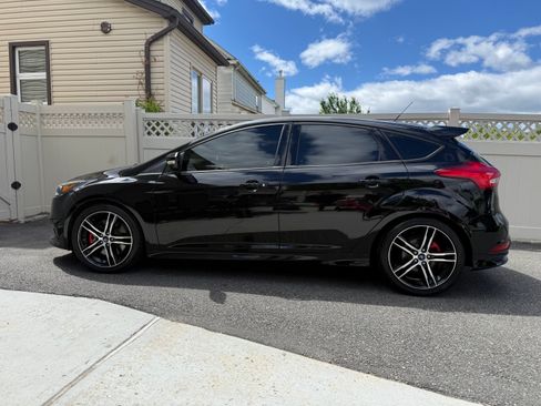 Used 2018 Ford Focus ST w/ Equipment Group 402A FWD image 1