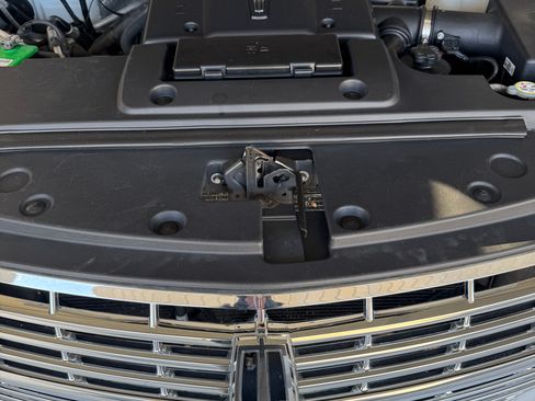 Used 2012 Lincoln Navigator L 4WD image 28