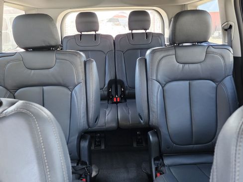 Used 2023 Jeep Grand Cherokee L Laredo image 2