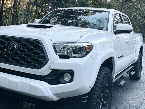 Used 2021 Toyota Tacoma TRD Sport w/ Technology Package RWD image 8