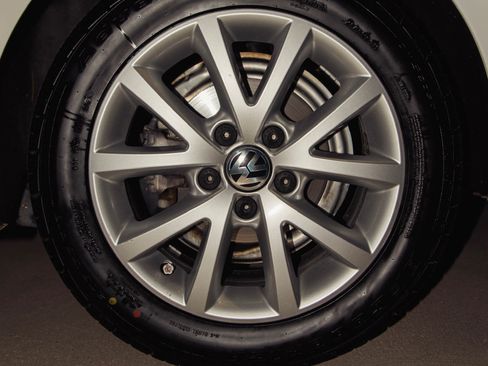 Used 2014 Volkswagen Jetta SE FWD image 6