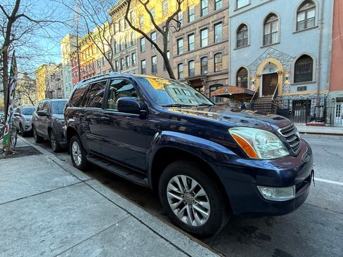 Used 2005 Lexus GX 470 image 2