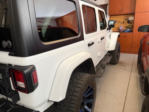 Used 2024 Jeep Wrangler Unlimited AWD/4WD image 4