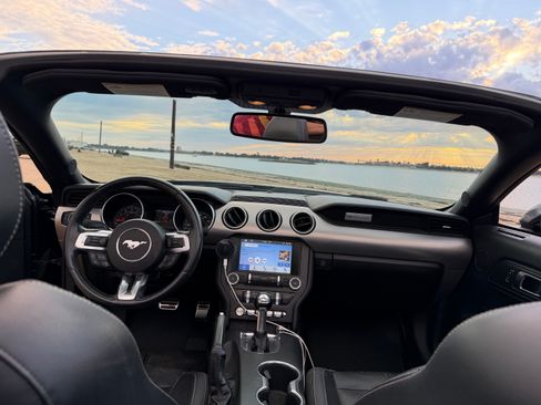 Used 2018 Ford Mustang Premium RWD image 8