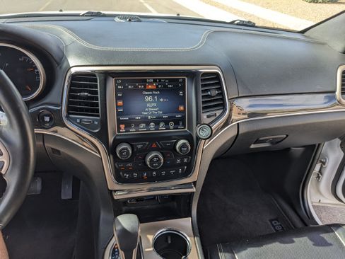 Used 2017 Jeep Grand Cherokee Overland w/ Jeep Active Safety Group image 14