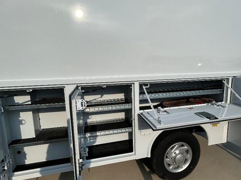 Used 2024 Ford E-350 and Econoline 350 Super Duty w/ Power Windows & Locks Group image 6