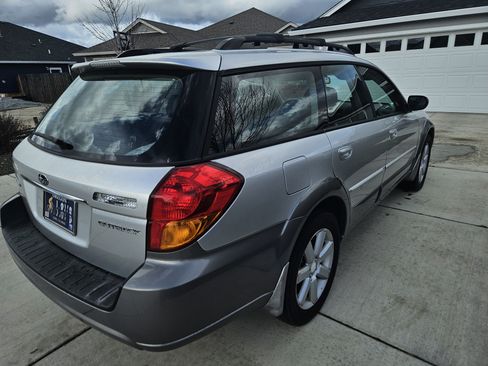 Used 2007 Subaru Outback 2.5i Limited image 2