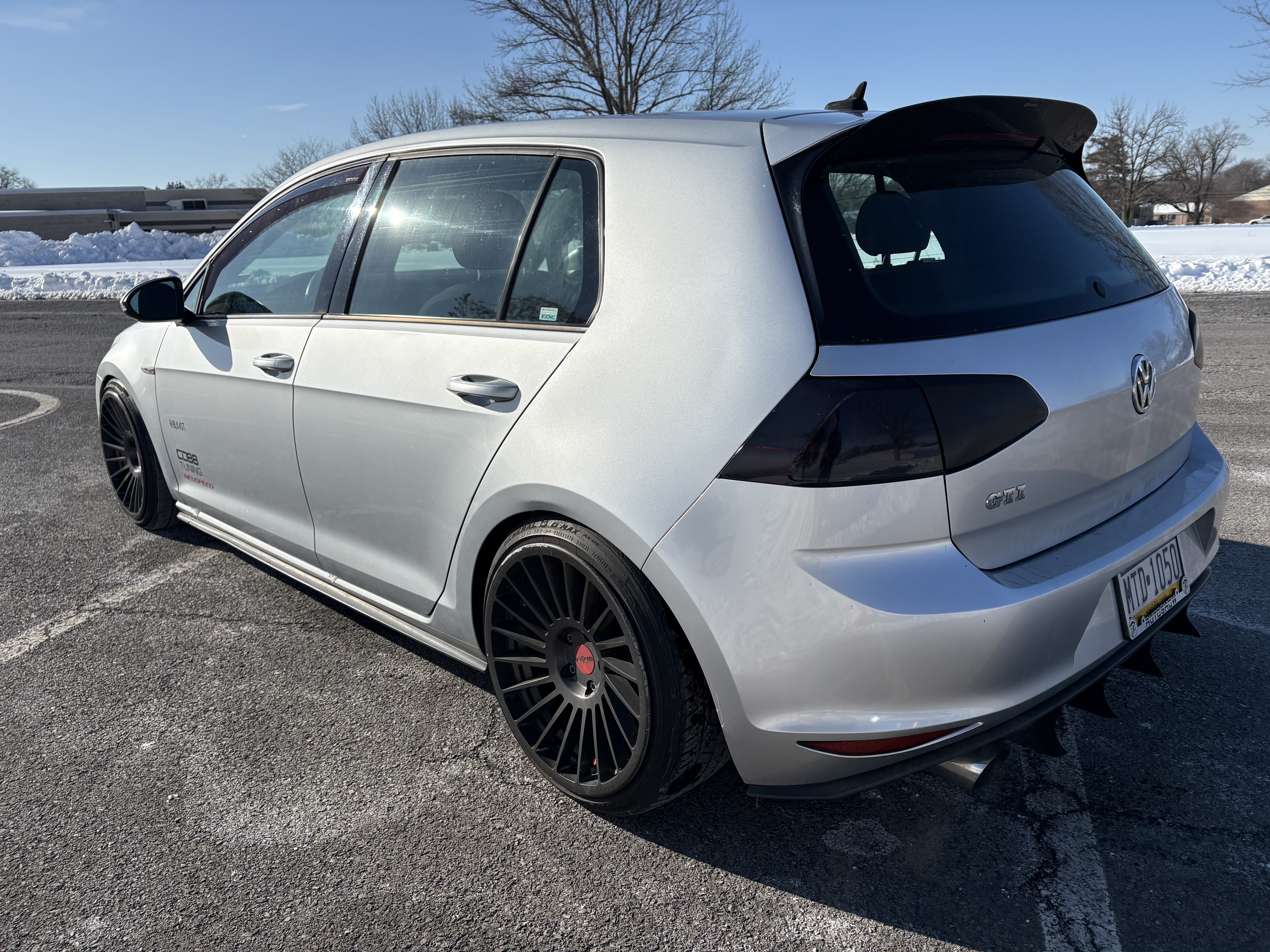 Used 2017 Volkswagen Golf 4-Door FWD image 13