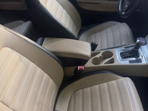 Used 2010 Volkswagen CC Sport FWD image 3