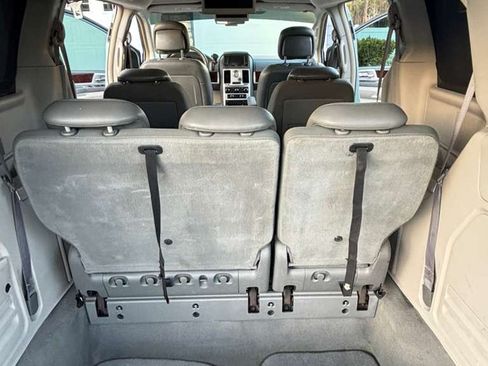 Used 2010 Chrysler Town & Country Touring image 18