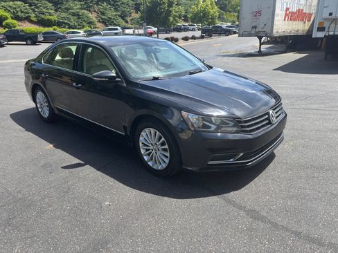 Used 2017 Volkswagen Passat 1.8T SE FWD image 9