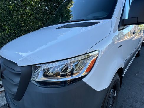 Used 2024 Mercedes-Benz eSprinter 170 Cargo image 2