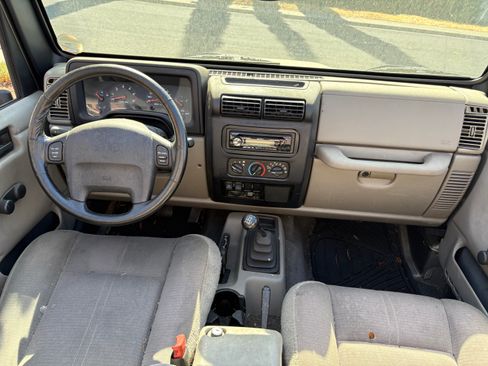 Used 2004 Jeep Wrangler Sahara w/ Dual Top Group image 9