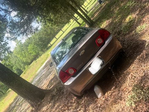 Used 2010 Chevrolet Malibu LT w/ HFV6 Engine Package FWD image 2