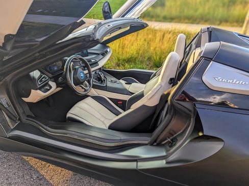 Used 2019 BMW i8 Roadster image 8