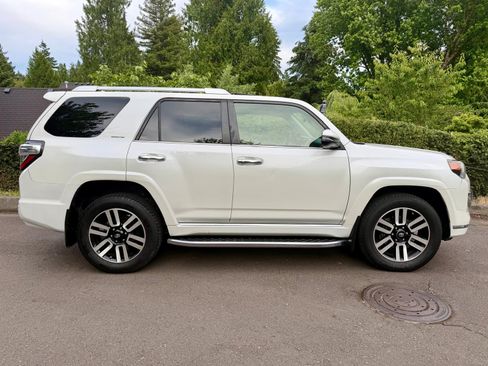 Used 2014 Toyota 4Runner Limited AWD/4WD image 5