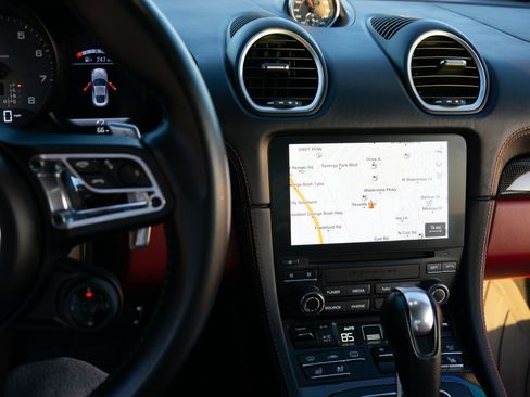 Used 2018 Porsche 718 Cayman S image 23