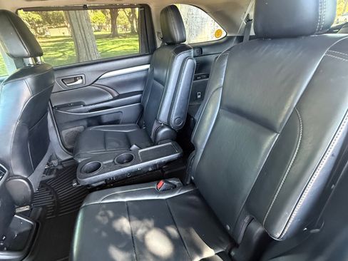 Used 2016 Toyota Highlander XLE FWD image 16