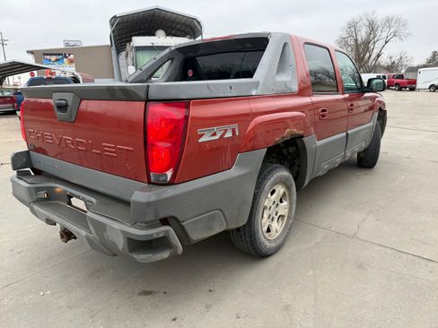 Used 2002 Chevrolet Avalanche 4x4 w/ Off-Road Suspension Pkg image 2