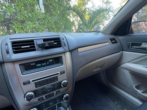 Used 2011 Ford Fusion SE w/ 202A Rapid Spec Order Code FWD image 24