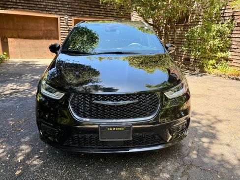 Used 2022 Chrysler Pacifica Touring-L w/ S Appearance Package FWD image 4