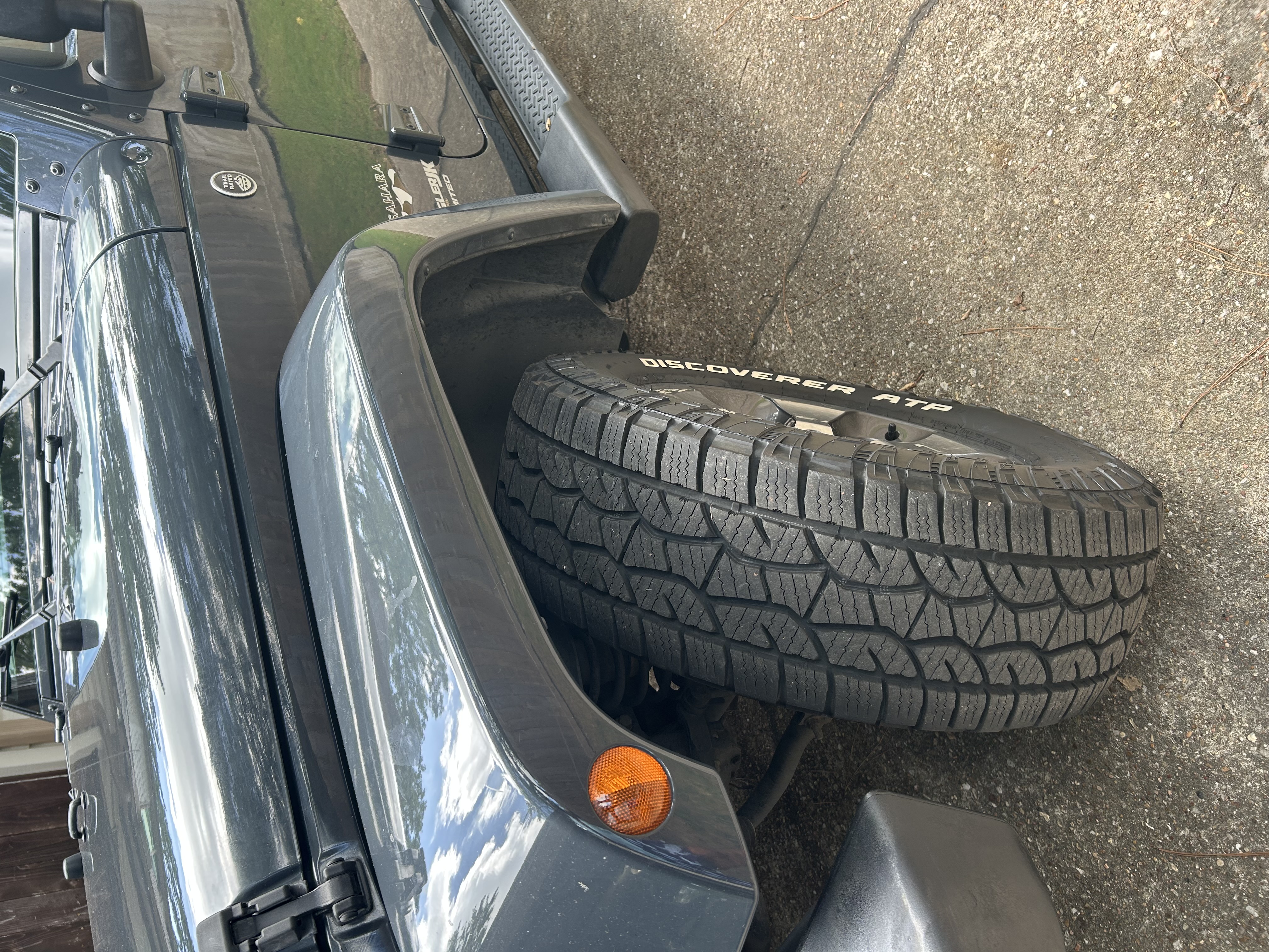 Used 2018 Jeep Wrangler Unlimited Sahara AWD/4WD image 14