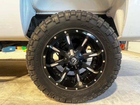 Used 2010 Chevrolet Silverado 1500 LT w/ Power Pack Plus AWD/4WD image 2