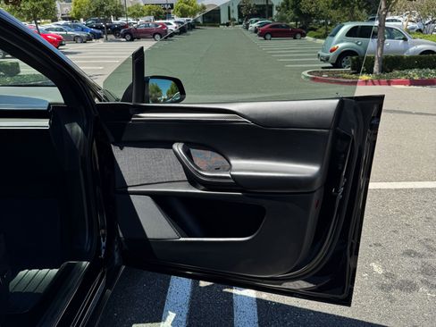 Used 2023 Tesla Model X Plaid image 2