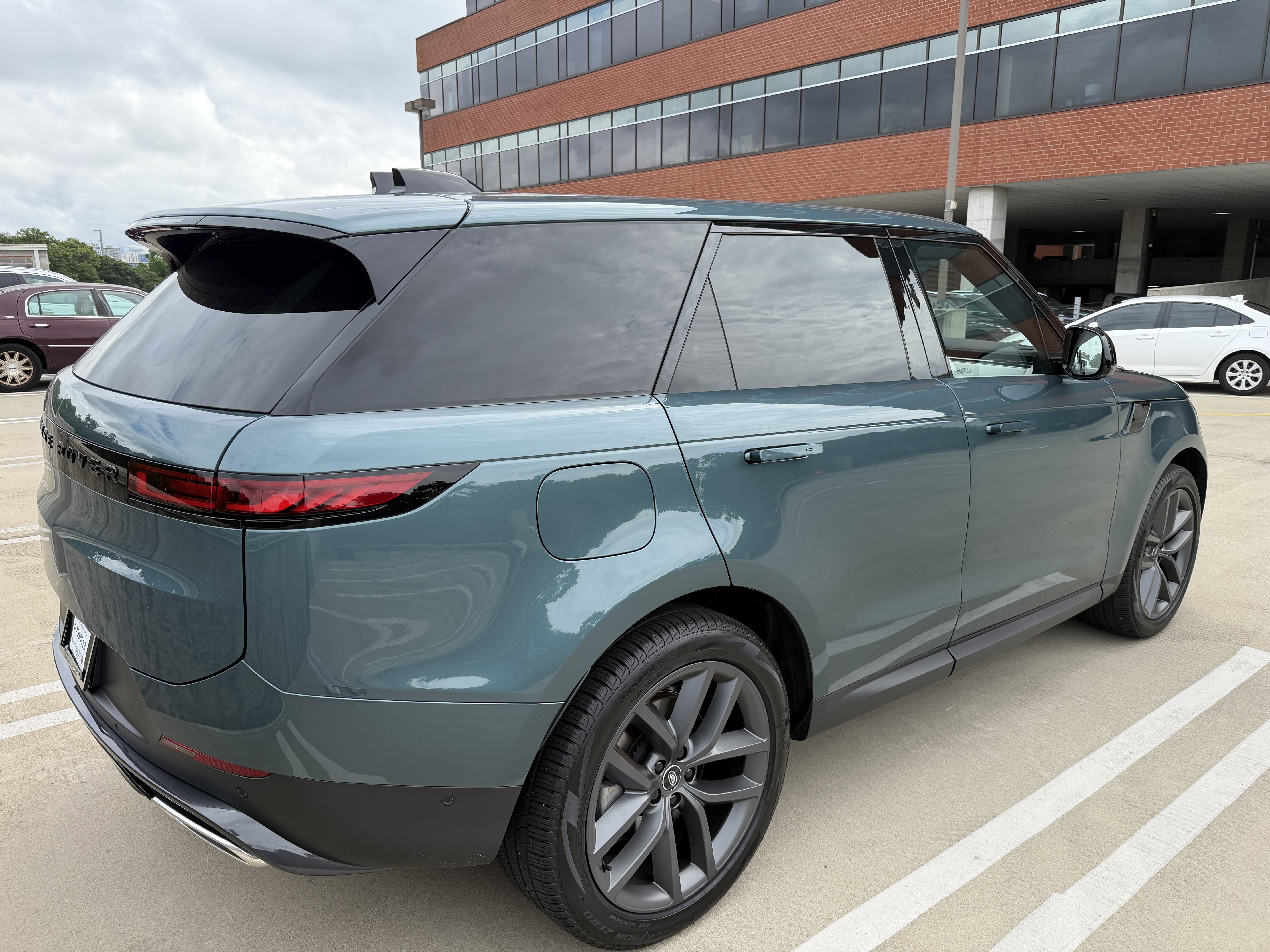 Used 2025 Land Rover Range Rover Sport SE AWD/4WD image 6