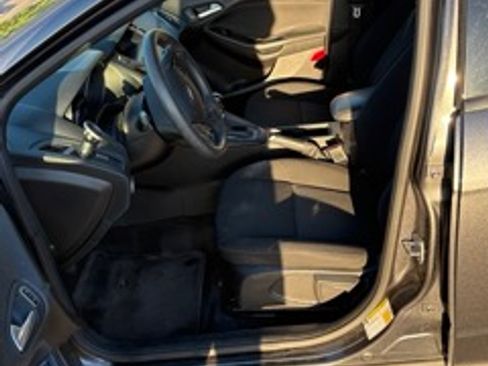 Used 2017 Ford Focus SE FWD image 10