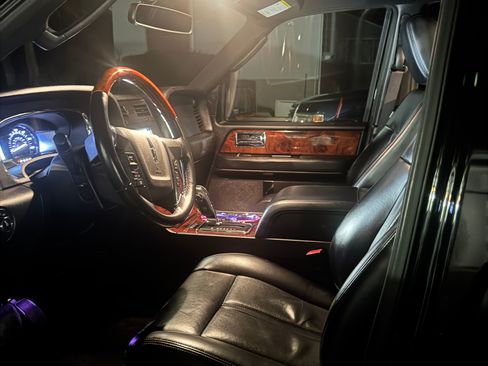 Used 2017 Lincoln Navigator L Select image 6