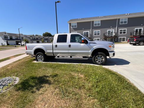 Used 2015 Ford F250 XLT w/ XLT Premium Package AWD/4WD image 13