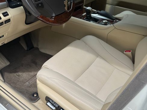 Used 2014 Lexus LS 460 AWD image 16